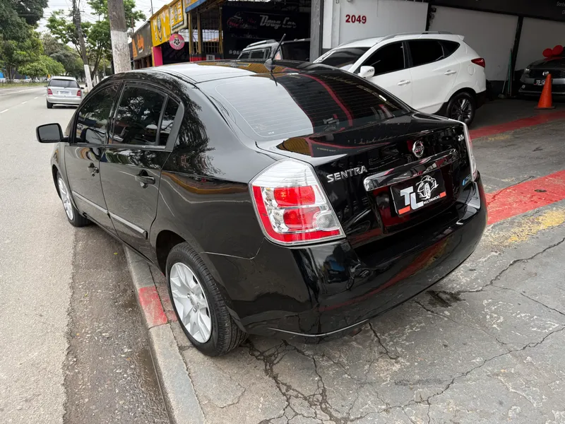 Nissan Sentra Preto