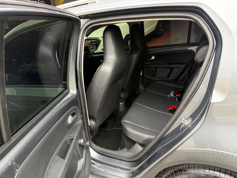 Volkswagen up! cross Cinza