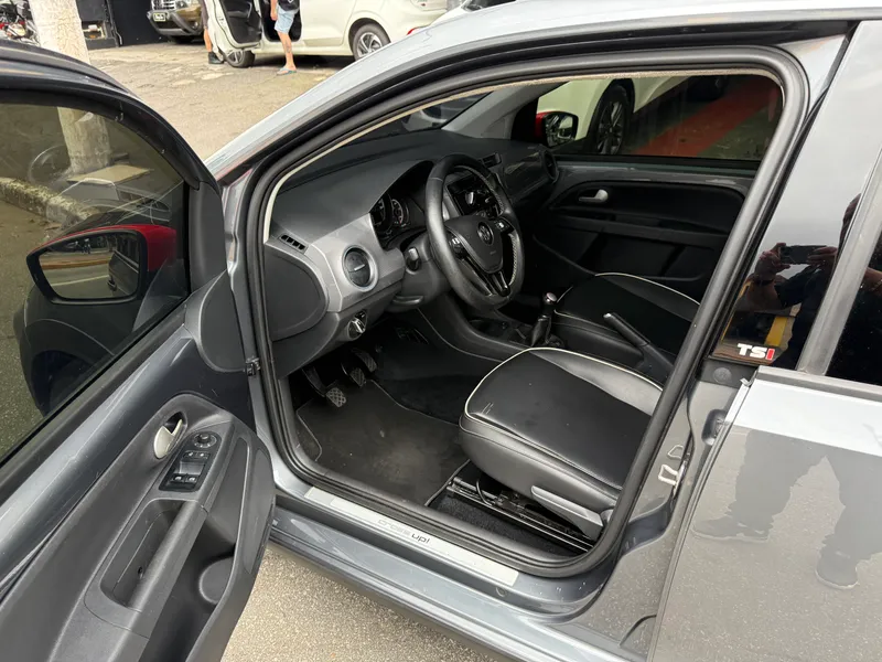 Volkswagen up! cross Cinza