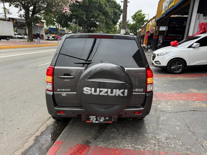 Suzuki Grand Vitara Cinza