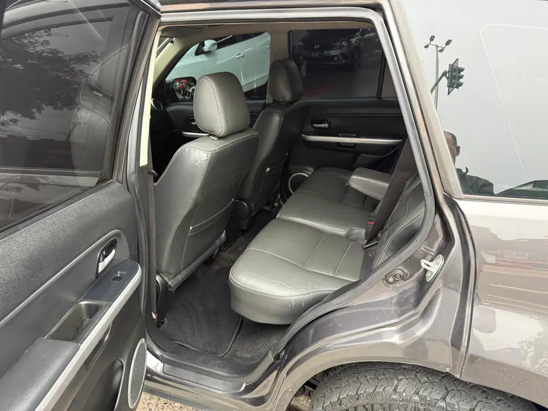 Suzuki Grand Vitara Cinza