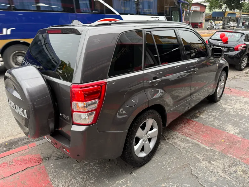 Suzuki Grand Vitara Cinza