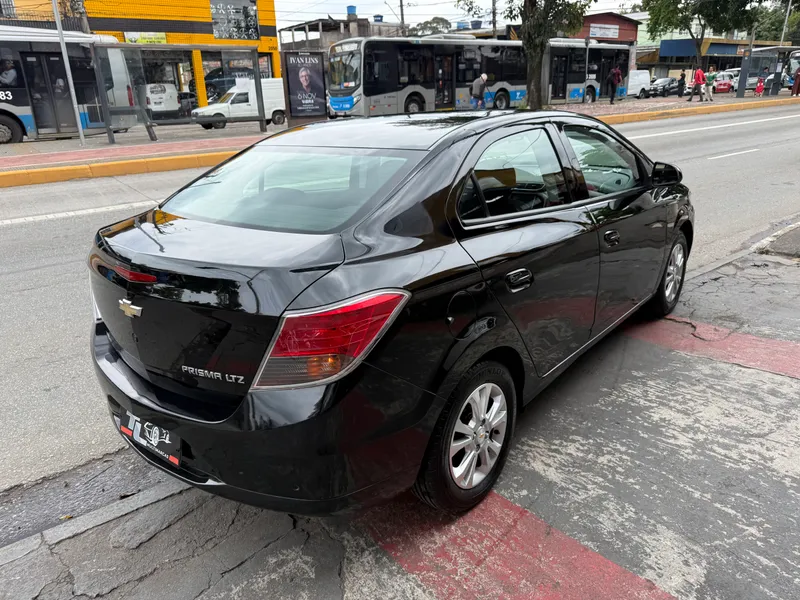 Chevrolet Prisma Preto
