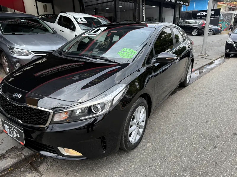 Kia Cerato Preto
