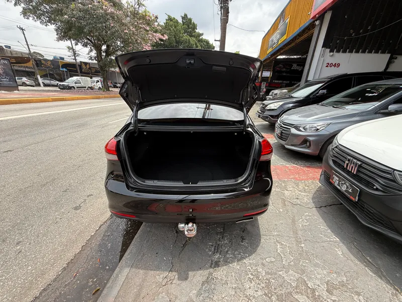 Kia Cerato Preto