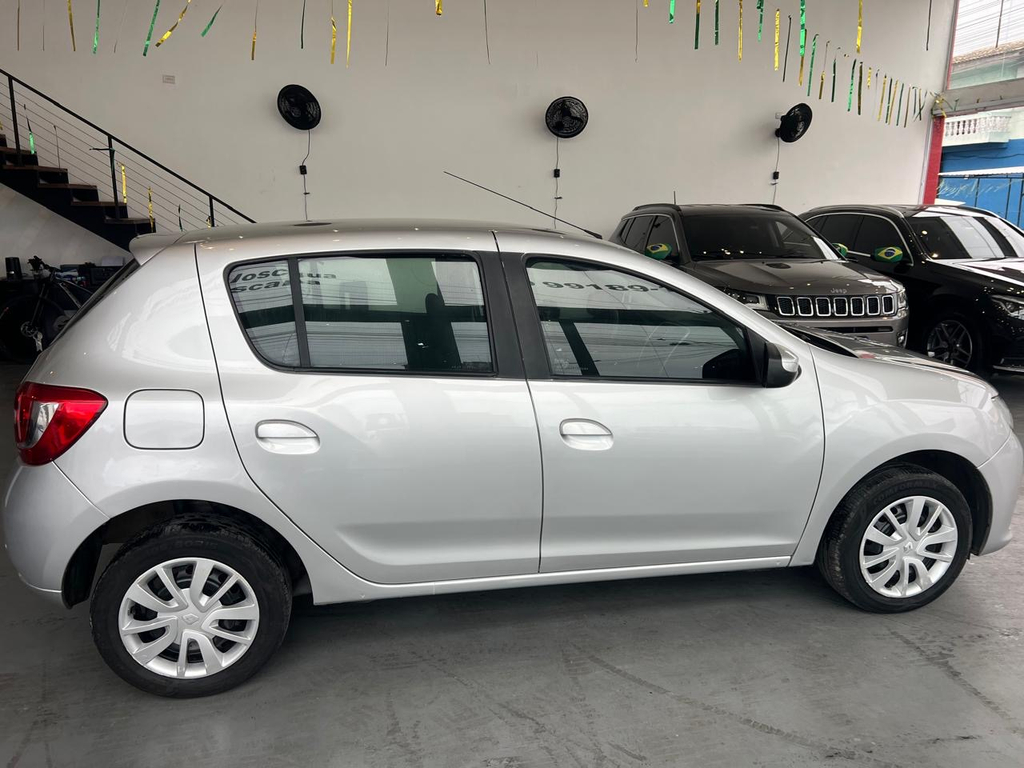 Renault Sandero Prata