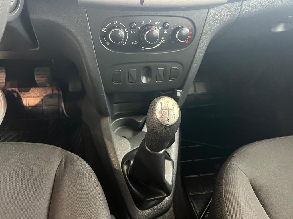 Renault Sandero Prata