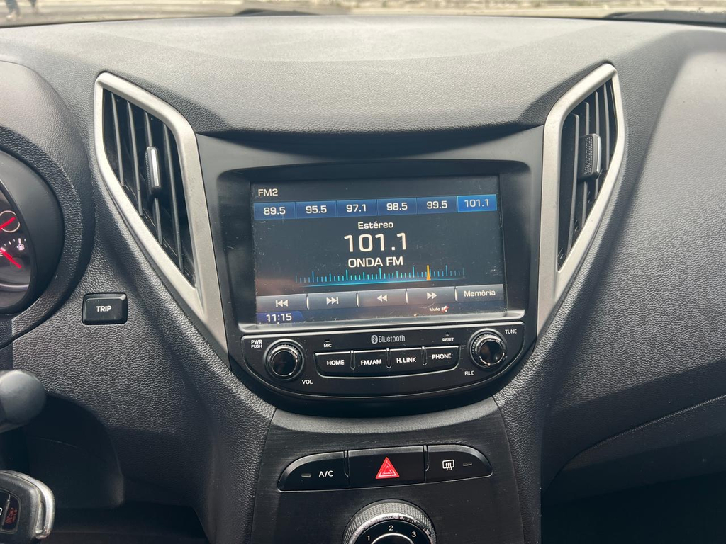 Hyundai HB20X Prata