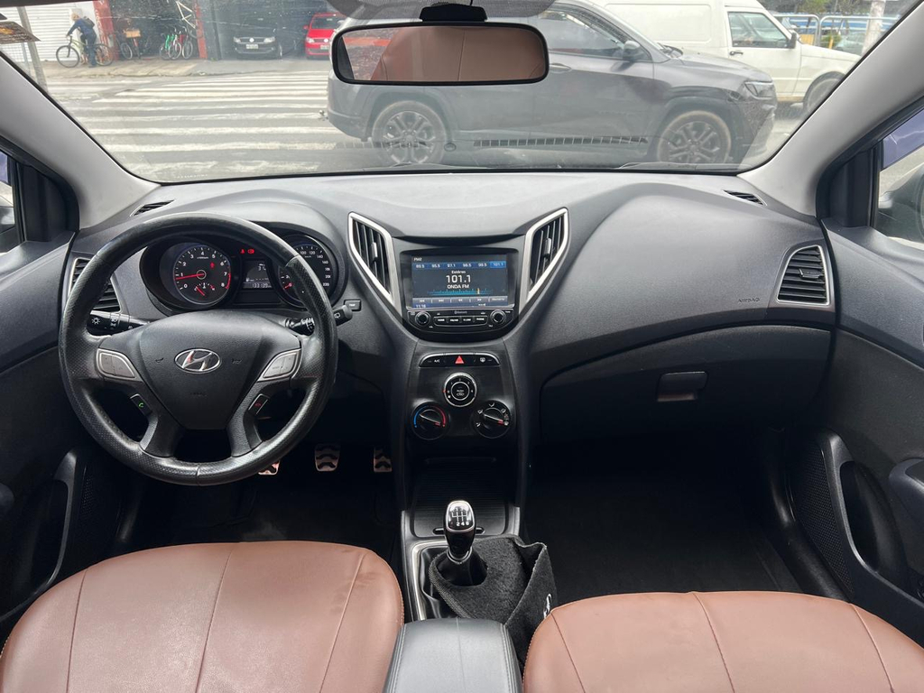 Hyundai HB20X Prata