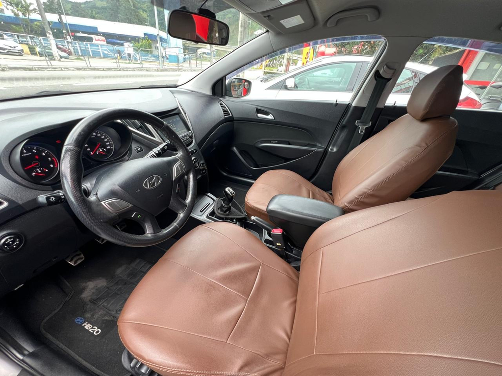 Hyundai HB20X Prata