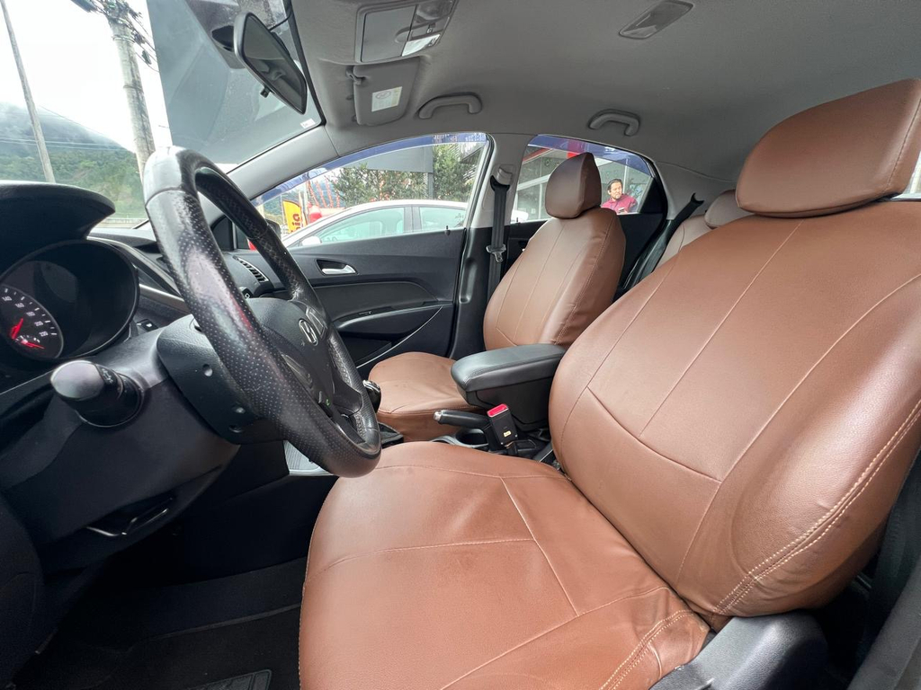 Hyundai HB20X Prata