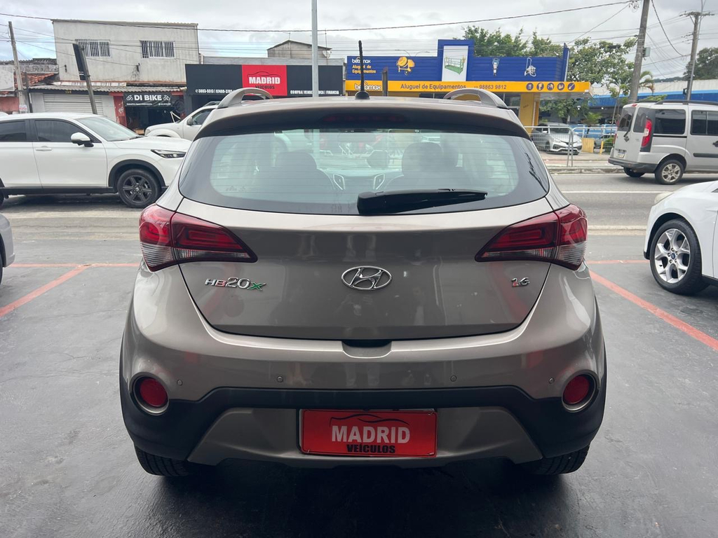 Hyundai HB20X Prata