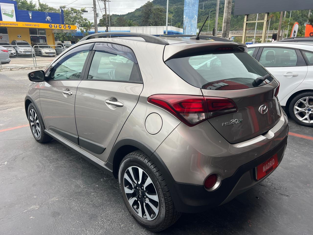 Hyundai HB20X Prata