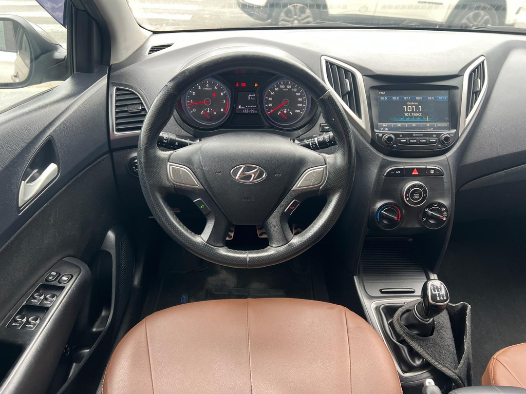 Hyundai HB20X Prata