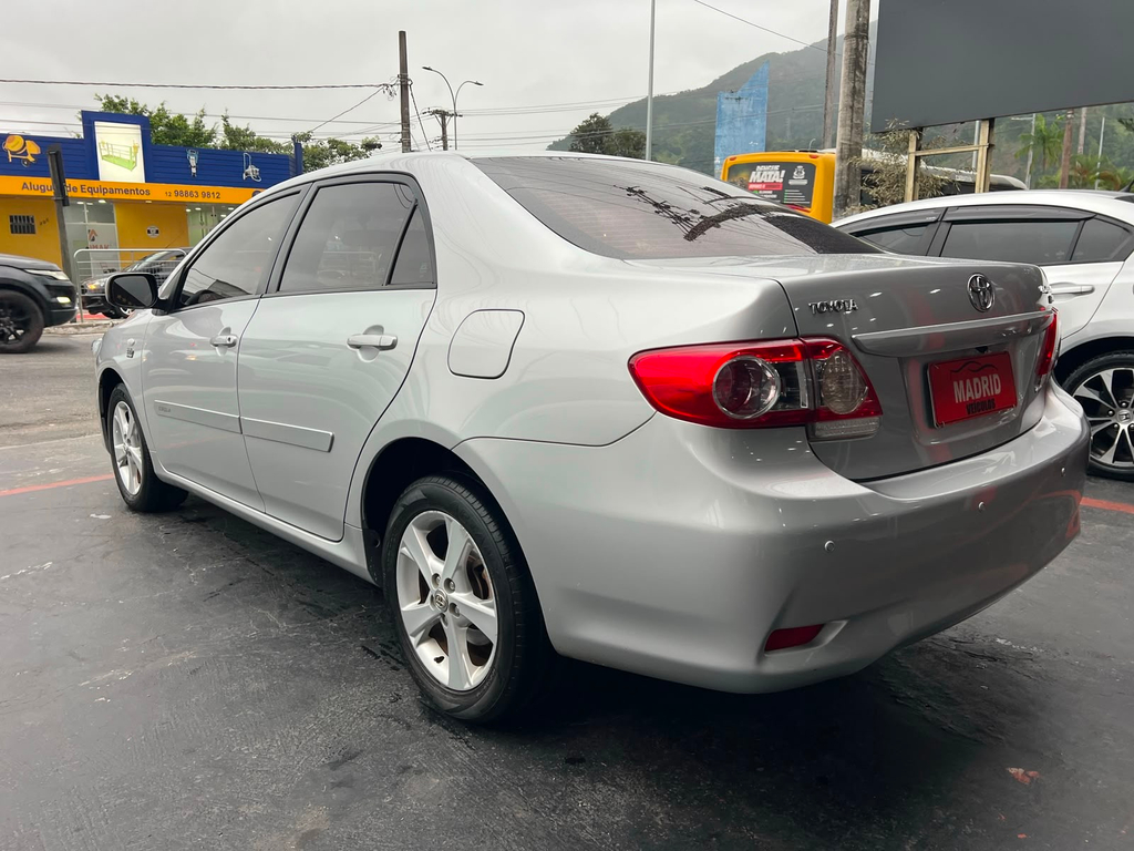 Toyota Corolla Prata