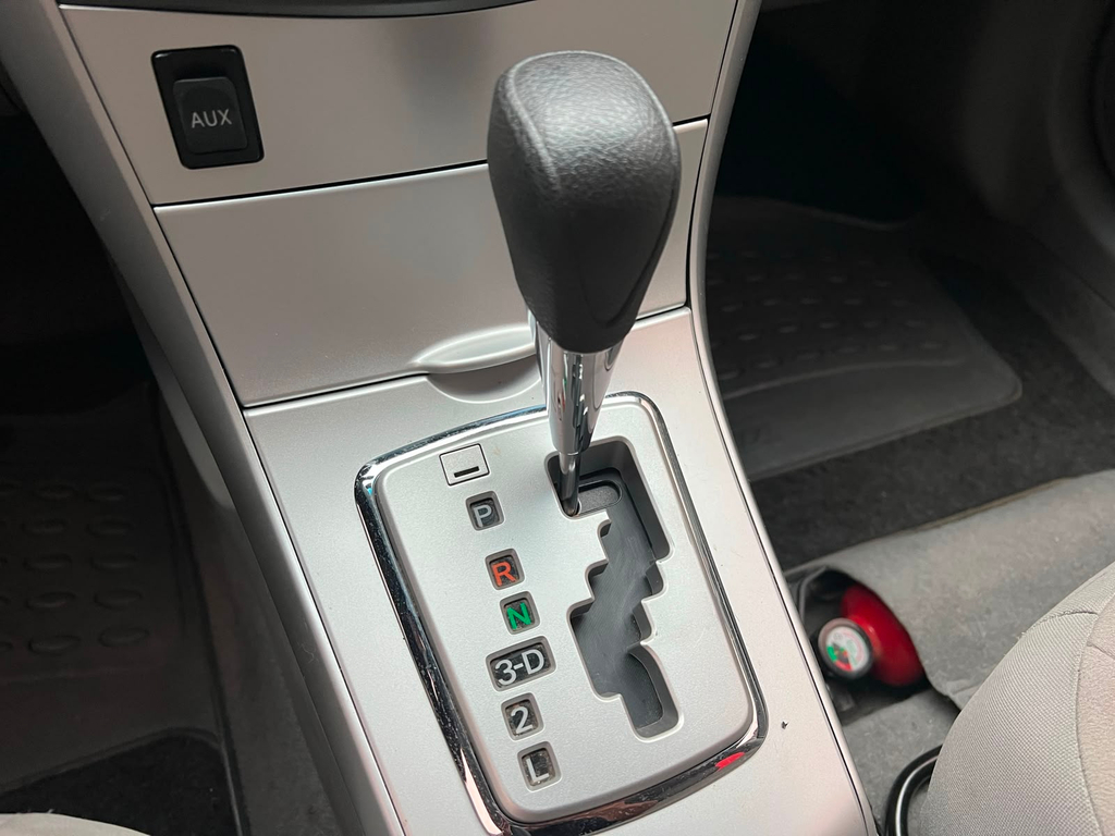 Toyota Corolla Prata
