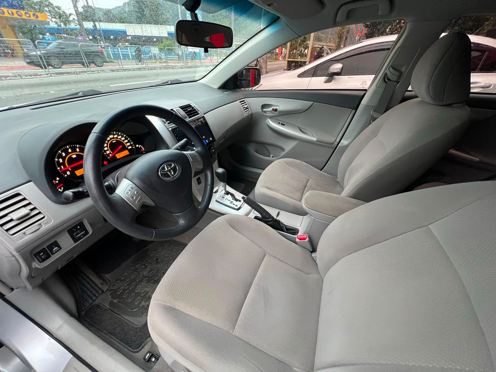 Toyota Corolla Prata