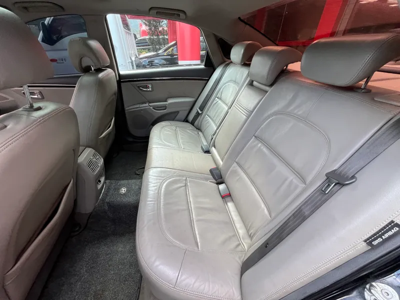 Hyundai Azera Preto