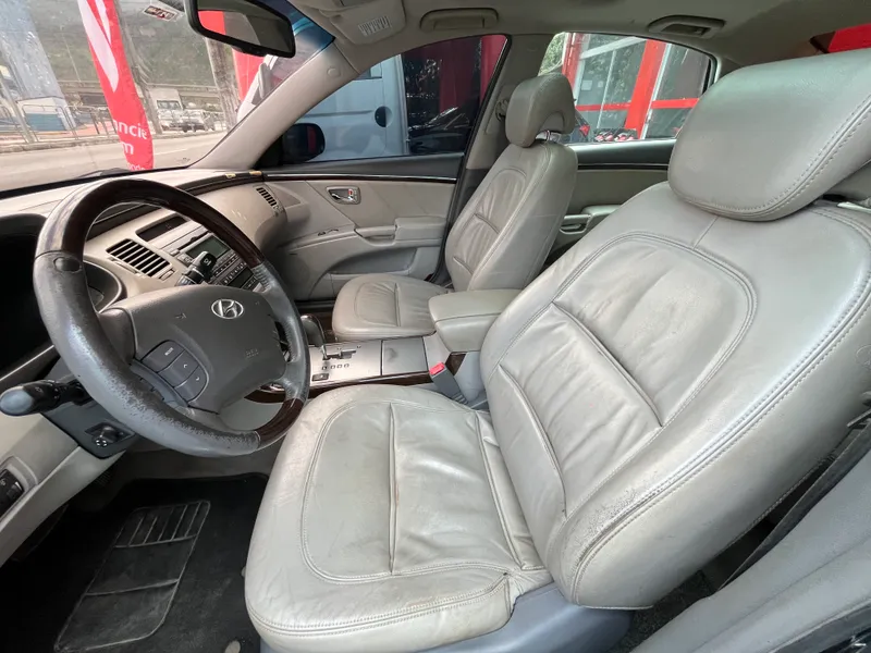 Hyundai Azera Preto