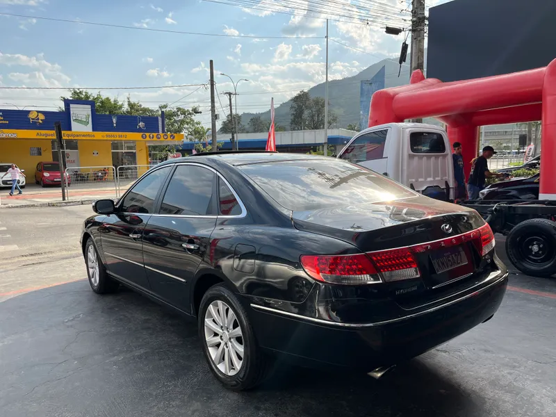 Hyundai Azera Preto