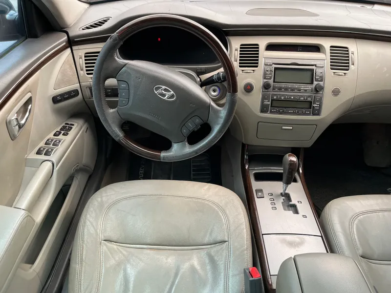 Hyundai Azera Preto