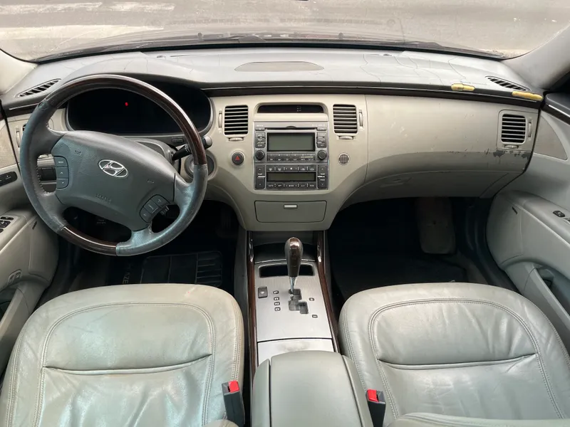Hyundai Azera Preto