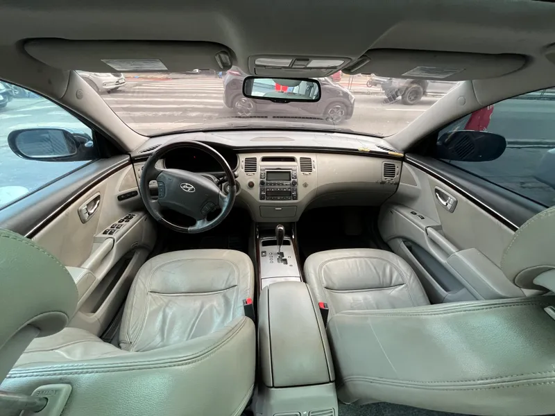Hyundai Azera Preto