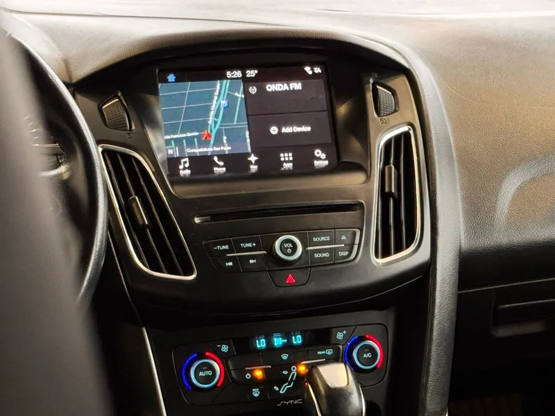 Ford Focus Hatch Preto