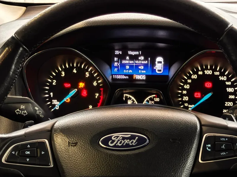 Ford Focus Hatch Preto