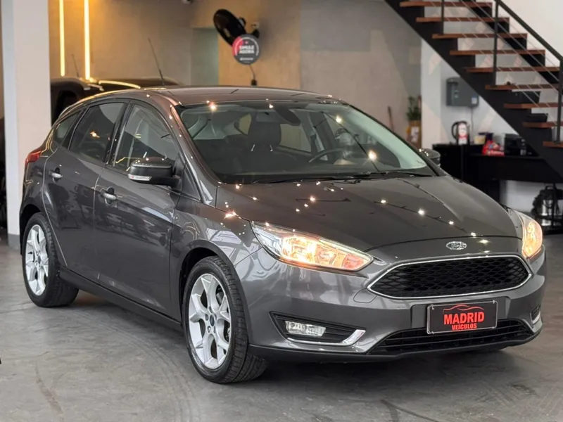 Ford Focus Hatch Preto