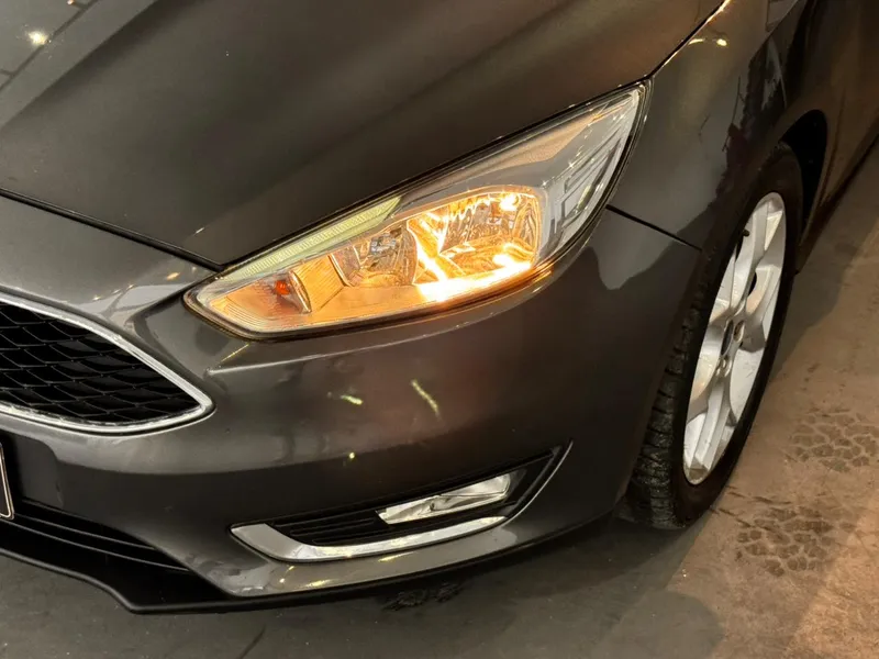 Ford Focus Hatch Preto