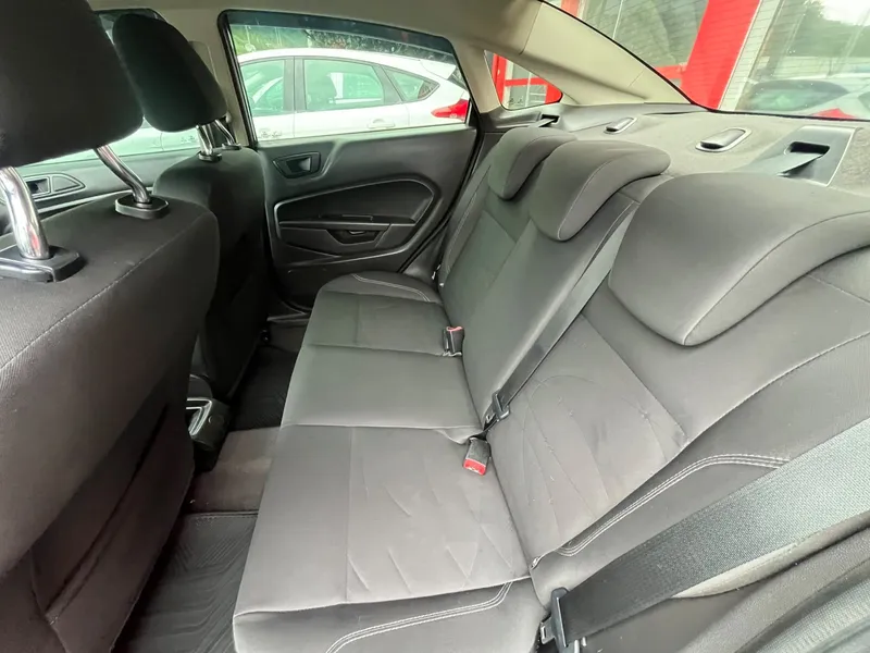Ford Fiesta Sedan Cinza