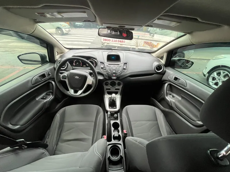 Ford Fiesta Sedan Cinza