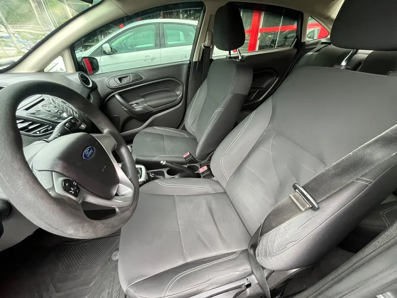 Ford Fiesta Sedan Cinza