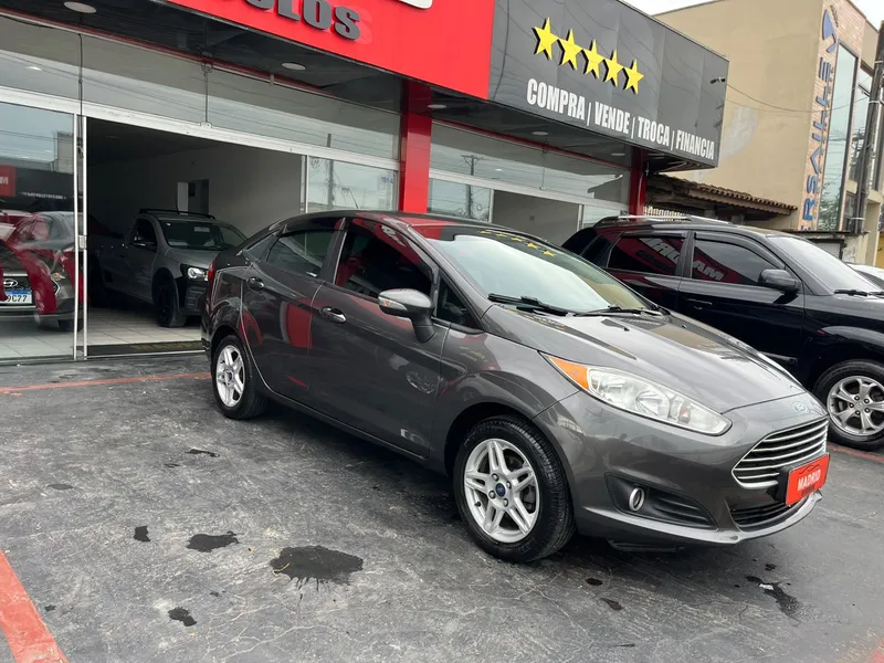 Ford Fiesta Sedan Cinza
