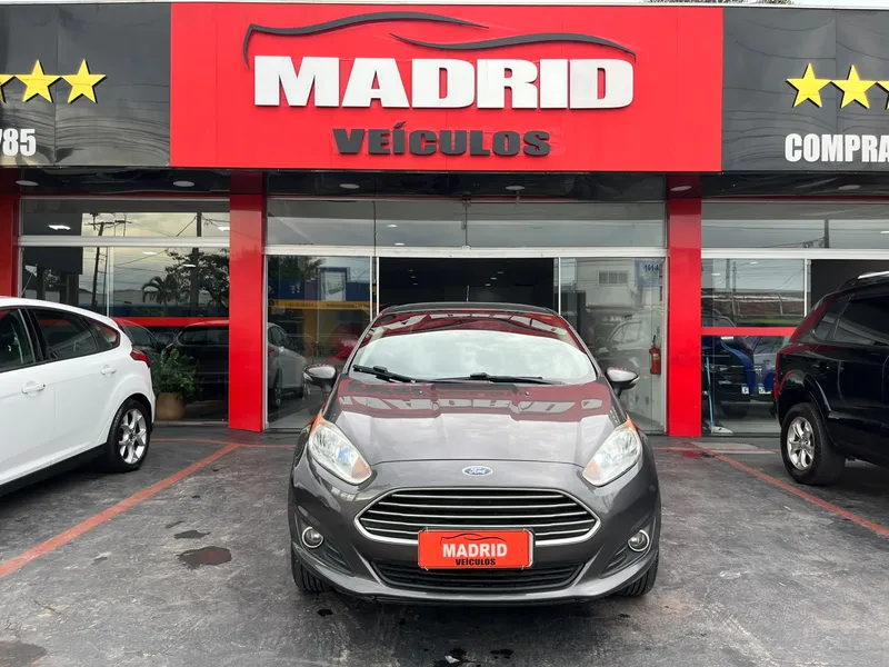 Ford Fiesta Sedan Cinza