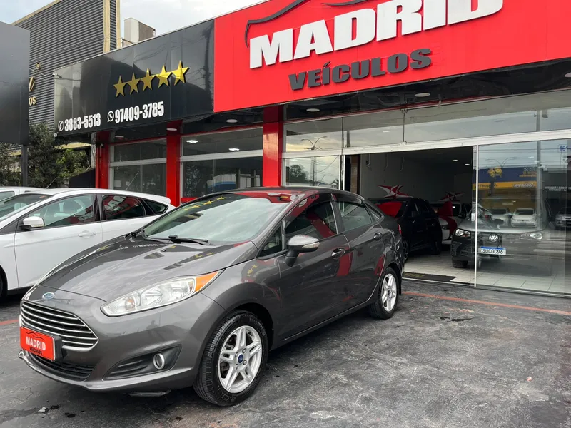 Ford Fiesta Sedan Cinza