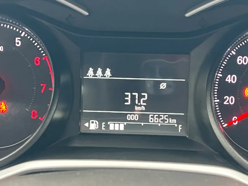 Chevrolet Onix Sedan Cinza