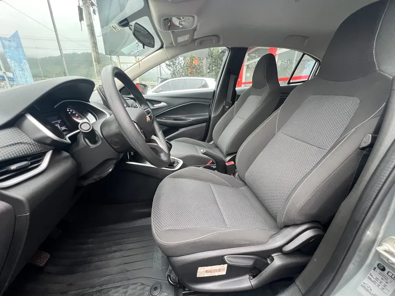 Chevrolet Onix Sedan Cinza