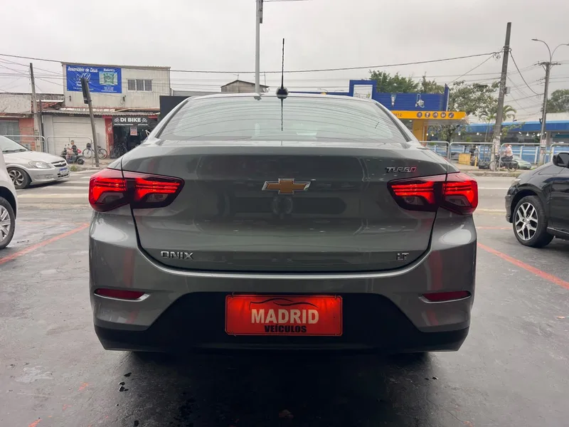 Chevrolet Onix Sedan Cinza