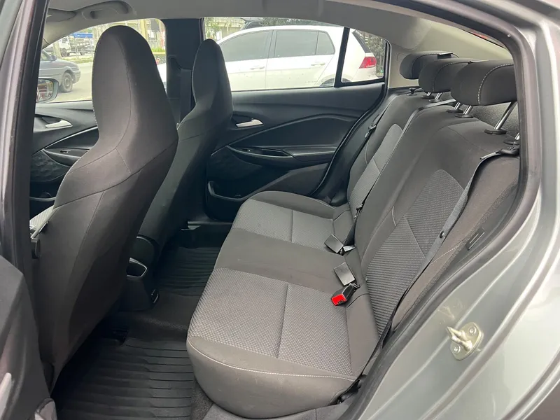 Chevrolet Onix Sedan Cinza