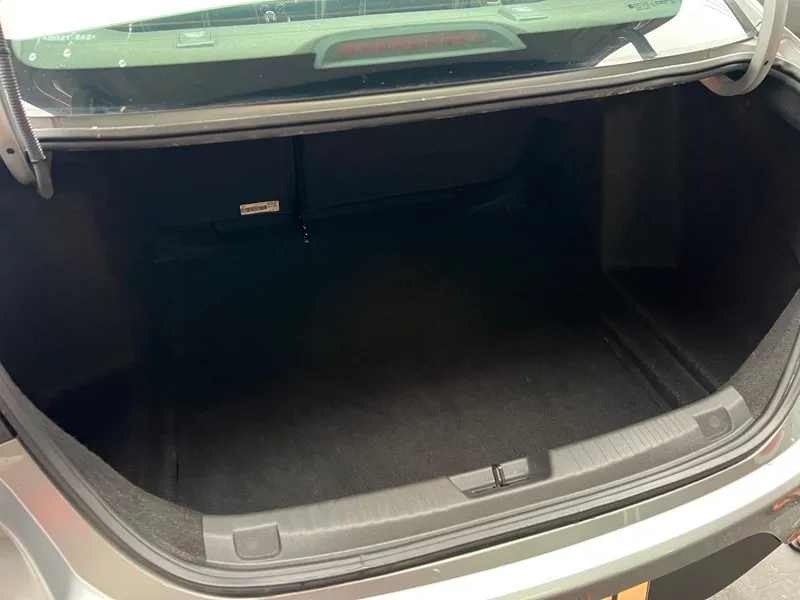 Chevrolet Onix Sedan Cinza