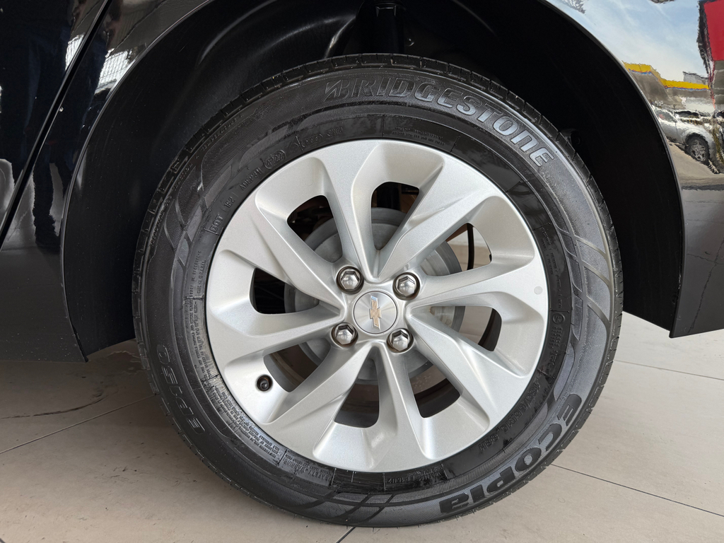 Chevrolet Onix Sedan Preto