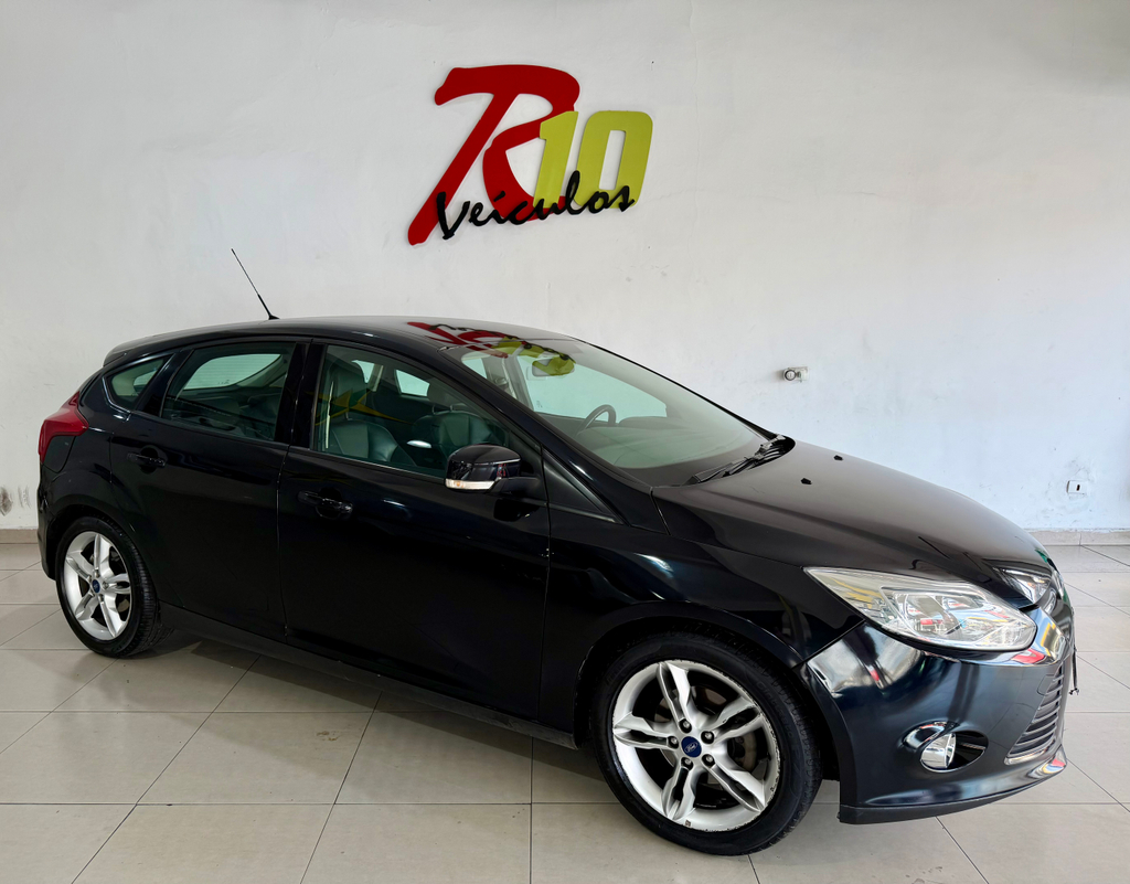Ford Focus Preto