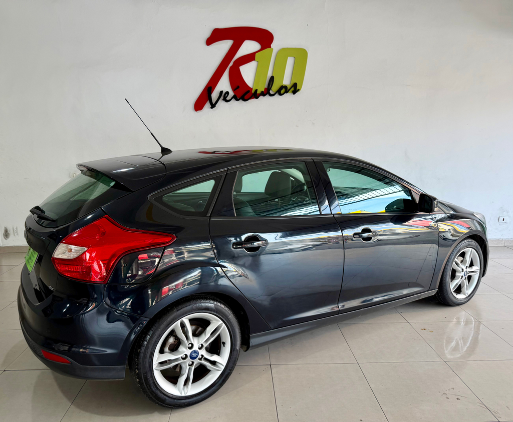 Ford Focus Preto