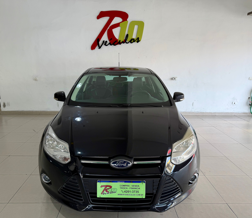 Ford Focus Preto