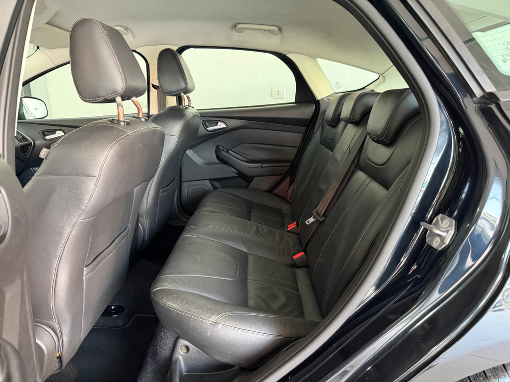 Ford Focus Preto
