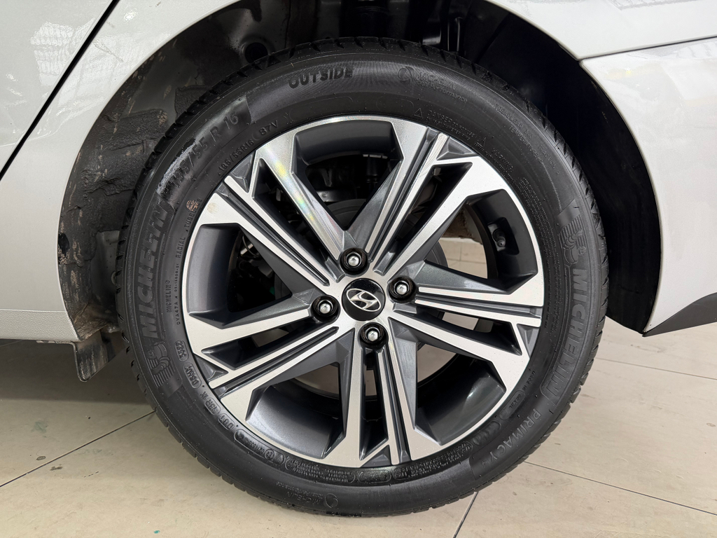 Hyundai HB20S Prata