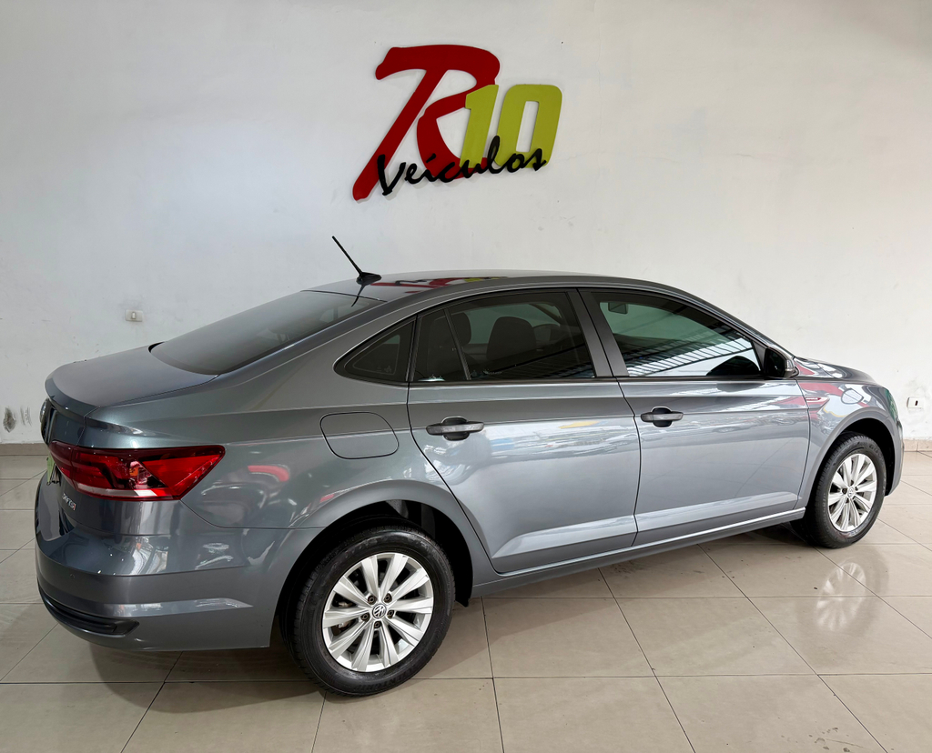 Volkswagen Virtus Cinza
