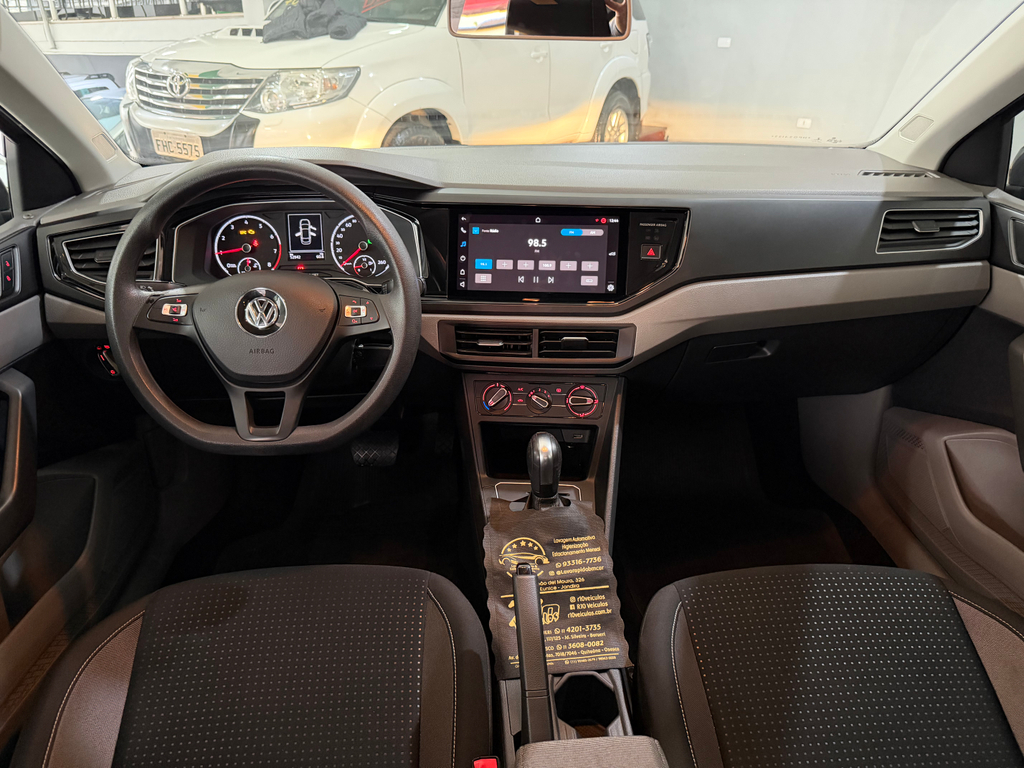 Volkswagen Virtus Cinza